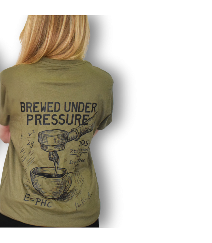 Camiseta verde Brewed Under Pressure | Merchandising Montecelio Café